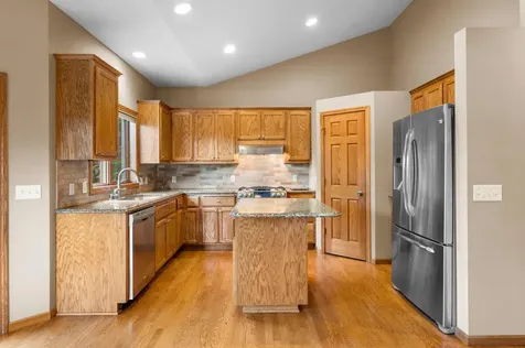 3878 Arlington Drive Woodbury MN 55129