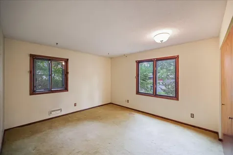 13009 Lakeview Drive Burnsville MN 55337