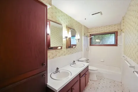 13009 Lakeview Drive Burnsville MN 55337