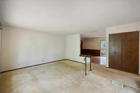 13009 Lakeview Drive Burnsville MN 55337