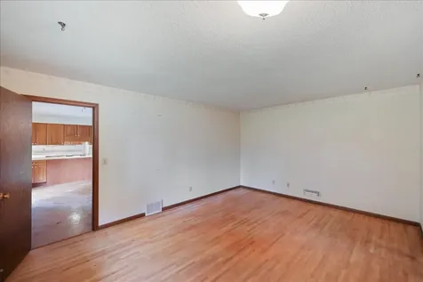 13009 Lakeview Drive Burnsville MN 55337