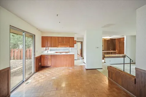 13009 Lakeview Drive Burnsville MN 55337