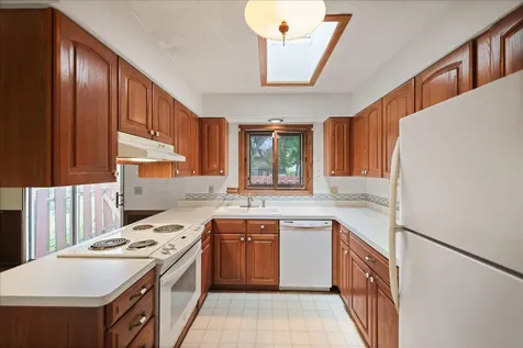 13009 Lakeview Drive Burnsville MN 55337