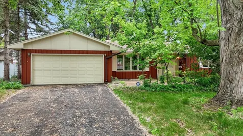 13009 Lakeview Drive Burnsville MN 55337