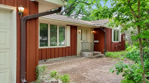 13009 Lakeview Drive Burnsville MN 55337