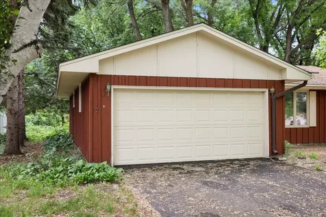 13009 Lakeview Drive Burnsville MN 55337