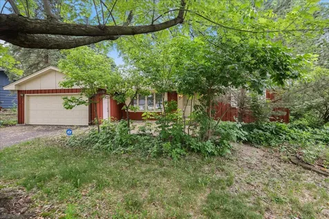 13009 Lakeview Drive Burnsville MN 55337