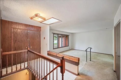 13009 Lakeview Drive Burnsville MN 55337