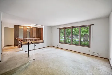 13009 Lakeview Drive Burnsville MN 55337