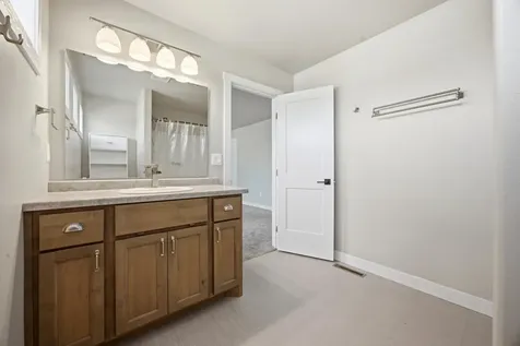 6204 63rd Avenue S Fargo ND 58104