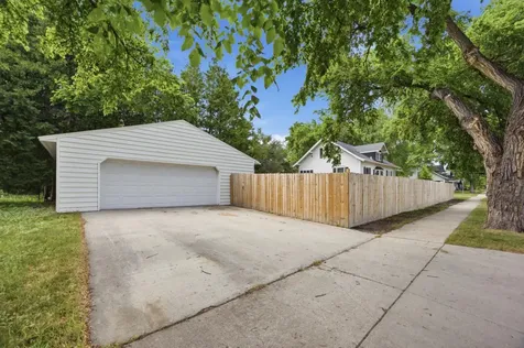 1402 8th Avenue S Fargo ND 58103