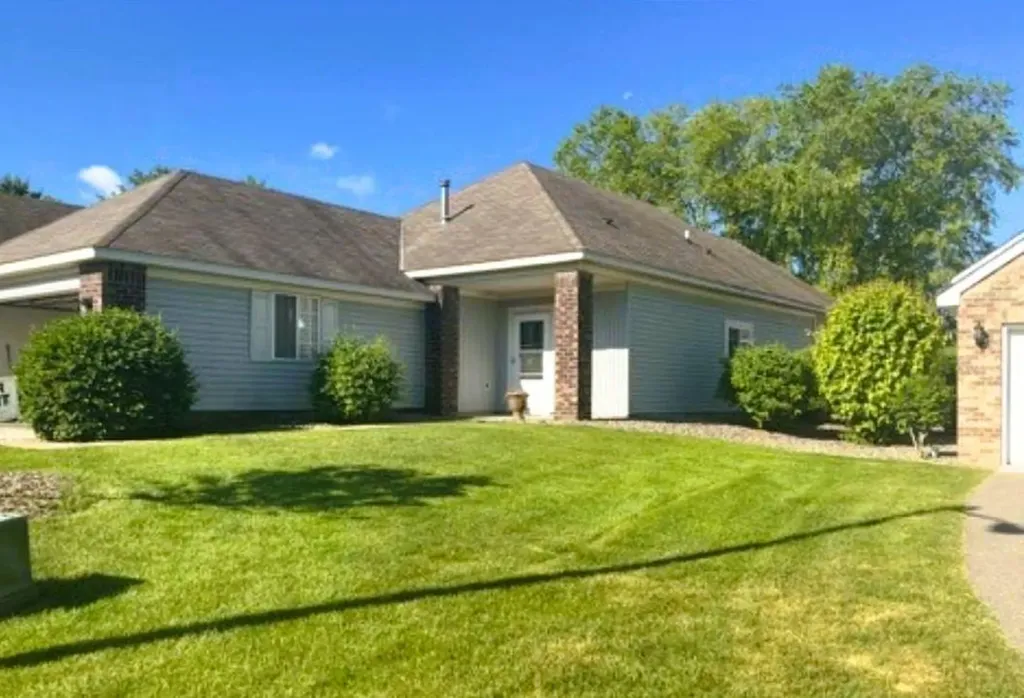 2704 Oak Ridge Trail Woodbury MN 55125