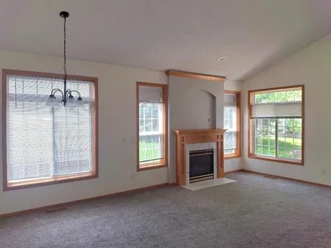 2704 Oak Ridge Trail Woodbury MN 55125
