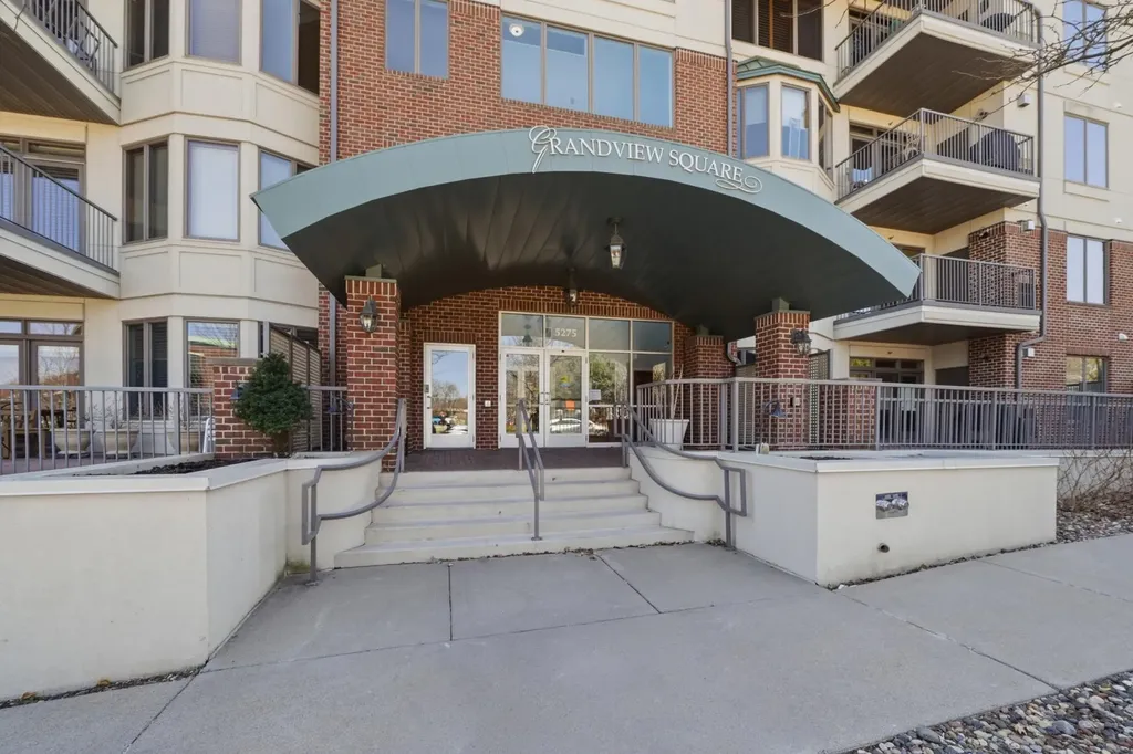 5275 Grandview Square Edina MN 55436