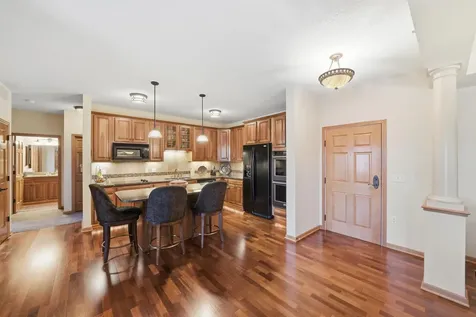 5275 Grandview Square Edina MN 55436