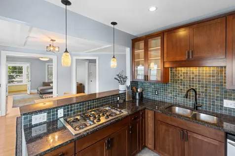 2011 Emerson Avenue S Minneapolis MN 55405