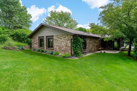 95 Holly Lane N Plymouth MN 55447