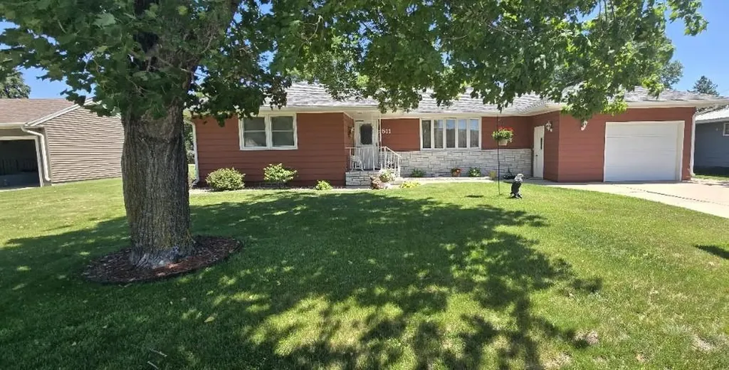 511 S Mccornell Avenue Parkers Prairie MN 56361