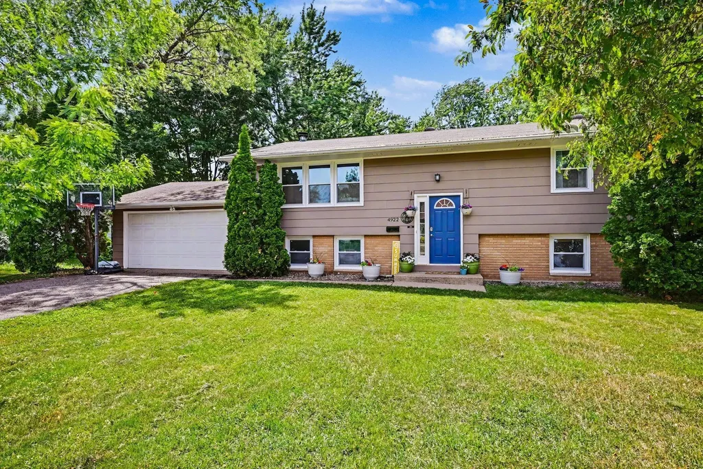 4922 Washington Street NE Columbia Heights MN 55421
