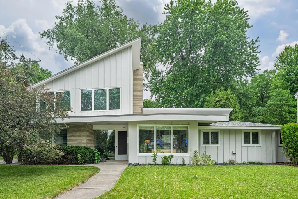 2191 Edgcumbe Road Saint Paul MN 55116