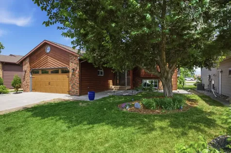 2914 S Bay Drive S Fargo ND 58103