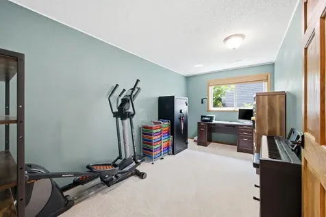 2914 S Bay Drive S Fargo ND 58103