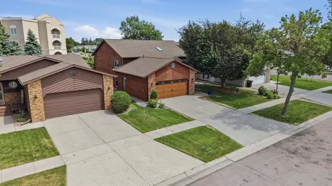 2914 S Bay Drive S Fargo ND 58103