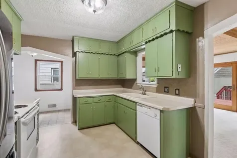 1806 Montana Avenue E Saint Paul MN 55119