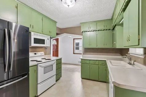 1806 Montana Avenue E Saint Paul MN 55119