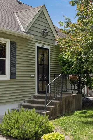 1806 Montana Avenue E Saint Paul MN 55119