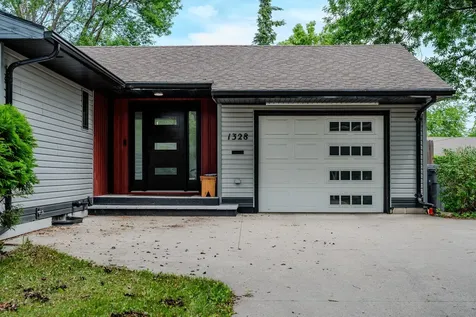 1328 18th Avenue S Moorhead MN 56560