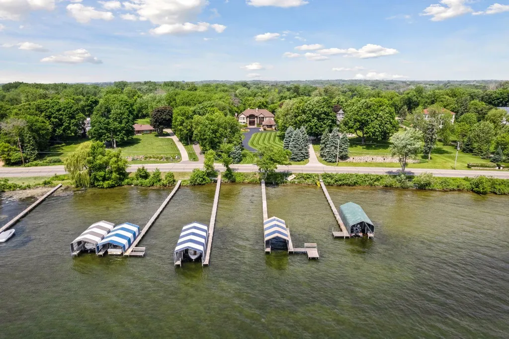 1910 Shoreline Drive Wayzata MN 55391