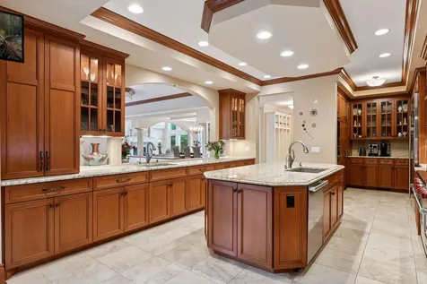 1910 Shoreline Drive Wayzata MN 55391