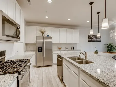 718 Maggie Way Chanhassen MN 55317