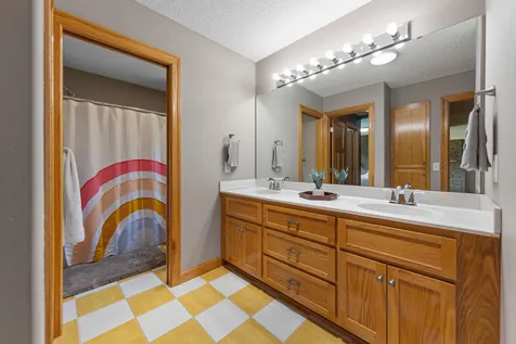 11205 Circle Lake Lane Faribault MN 55021