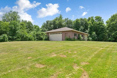 11205 Circle Lake Lane Faribault MN 55021
