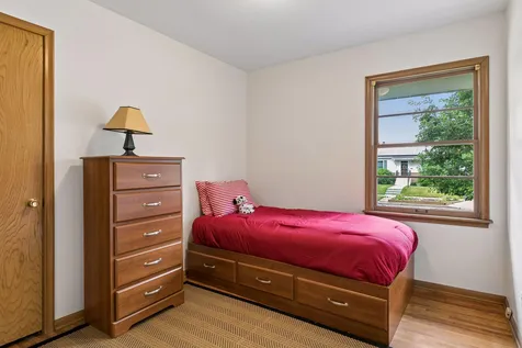 2002 Worcester Avenue Saint Paul MN 55116
