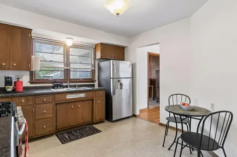2002 Worcester Avenue Saint Paul MN 55116