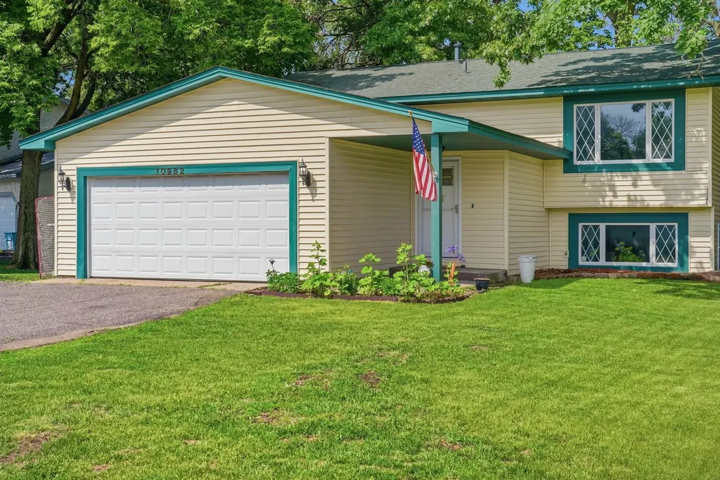 10982 Robinson Drive NW Coon Rapids MN 55433