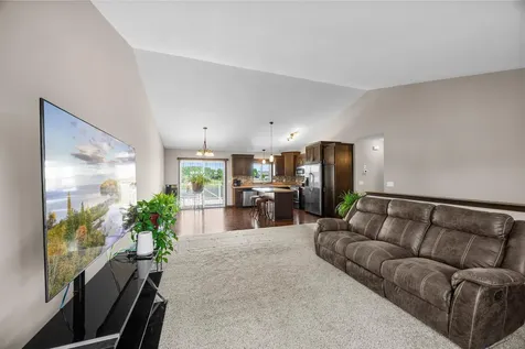 10 8th Avenue SE Isanti MN 55040