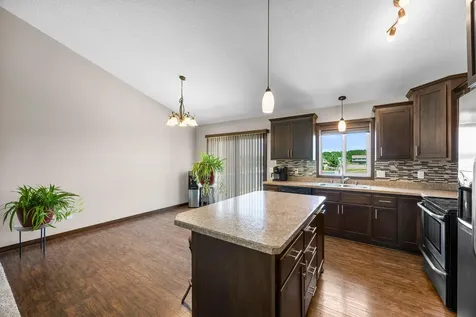 10 8th Avenue SE Isanti MN 55040