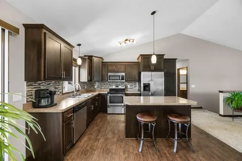 10 8th Avenue SE Isanti MN 55040