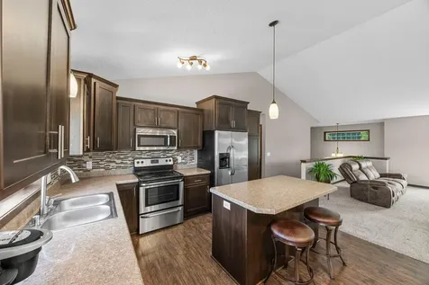10 8th Avenue SE Isanti MN 55040