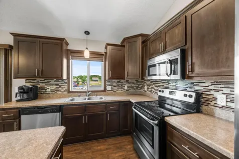 10 8th Avenue SE Isanti MN 55040