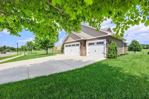 10 8th Avenue SE Isanti MN 55040