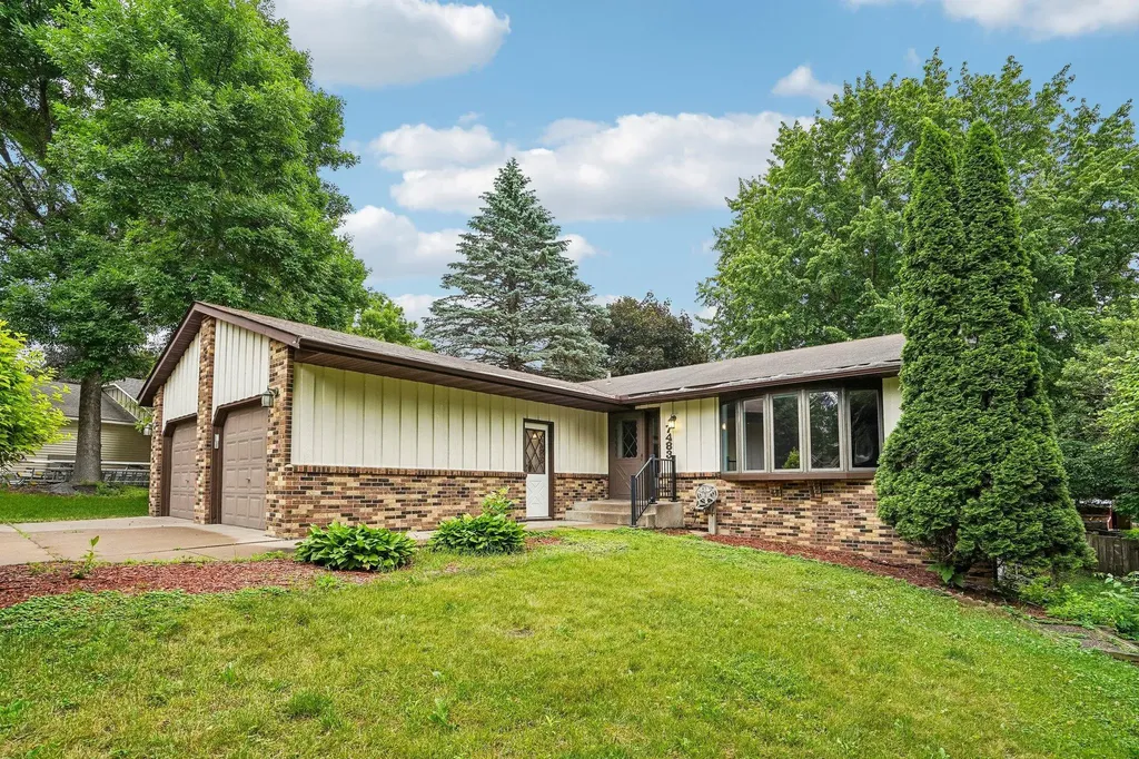 7483 Hydram Avenue S Cottage Grove MN 55016
