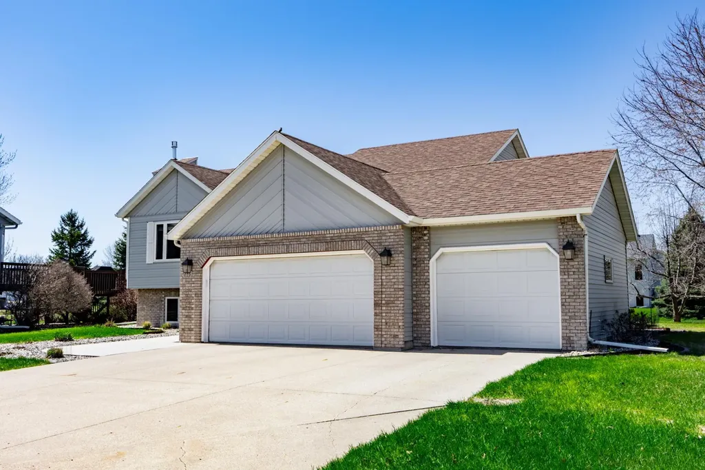 2715 33rd Street S Fargo ND 58103