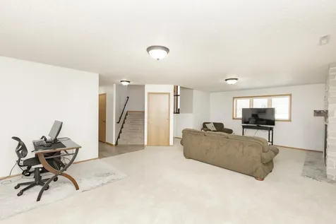 2715 33rd Street S Fargo ND 58103