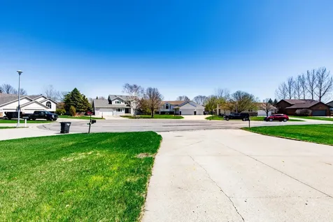 2715 33rd Street S Fargo ND 58103