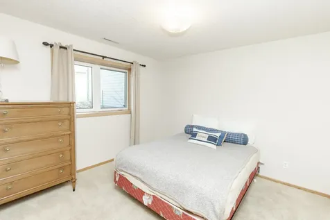 2715 33rd Street S Fargo ND 58103